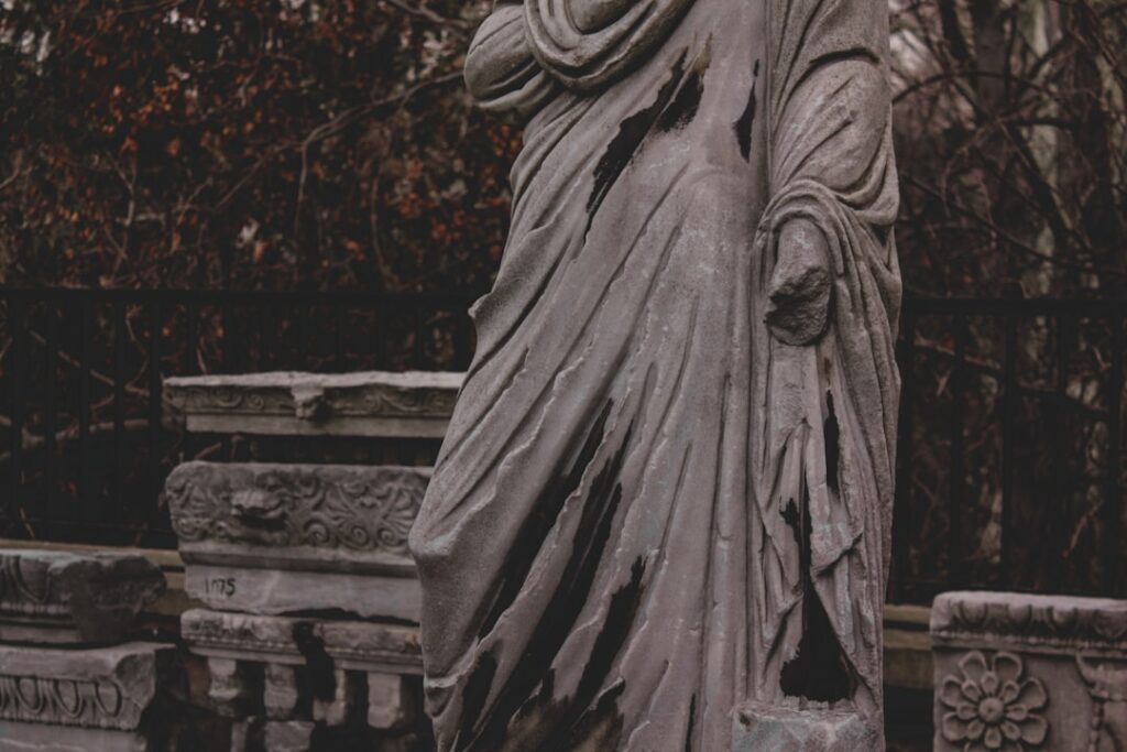 Het leven van Julia Evans: partner van Raymond van Barneveld en haar eigen verhaal