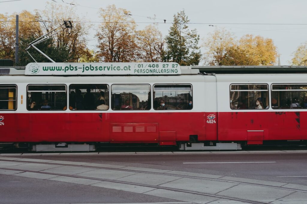 Met tram 12 Amsterdam verkennen: een handige route door de stad