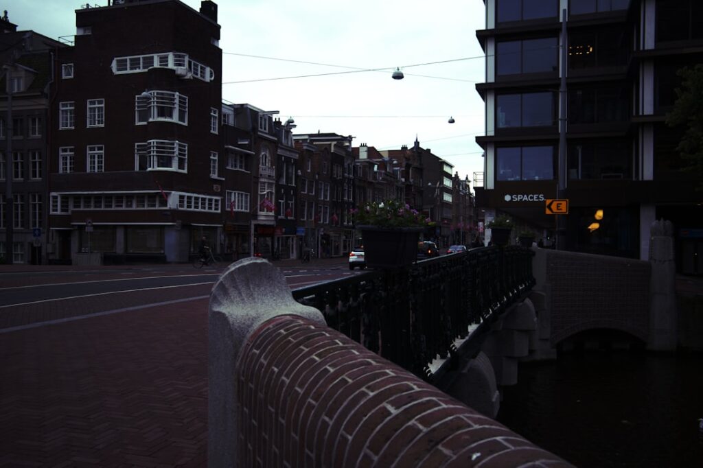 Tram 13 in Amsterdam brengt je door de stad