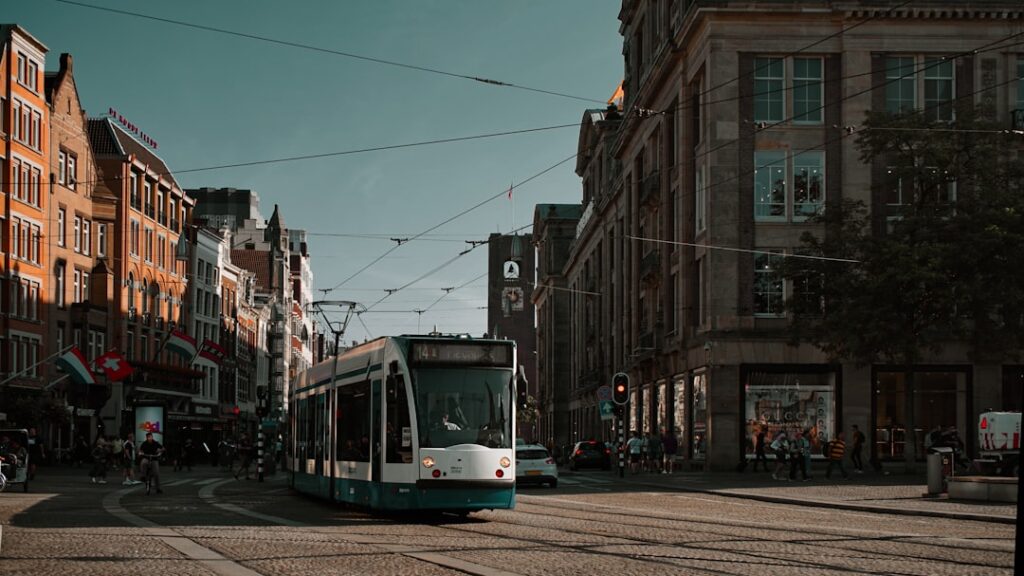 Ontdek Amsterdam met tram 1: van Muiderpoort tot De Aker
